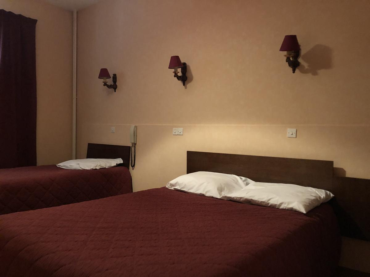 Hotel Le Commerce Bellegarde-du-Loiret Bagian luar foto