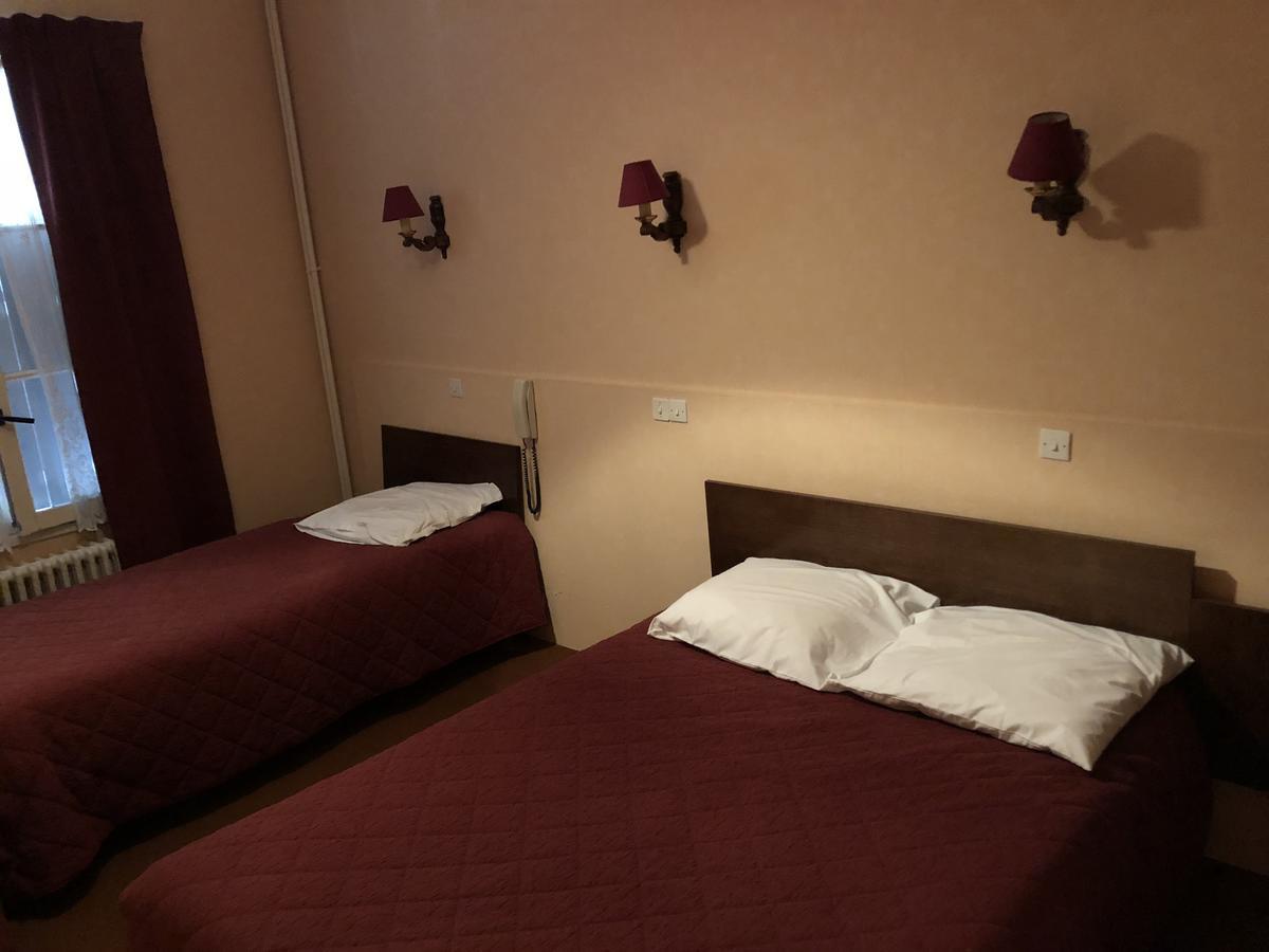 Hotel Le Commerce Bellegarde-du-Loiret Bagian luar foto